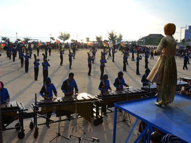 Bupati Amril Lepas ADMB Ikuti Grand Prix Marching Band ke-32 di Bekasi