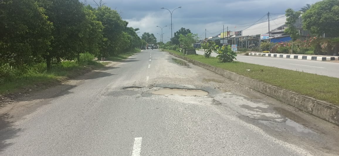 Beberapa Ruas Jalan di Pangkalan Kerinci, Rusak