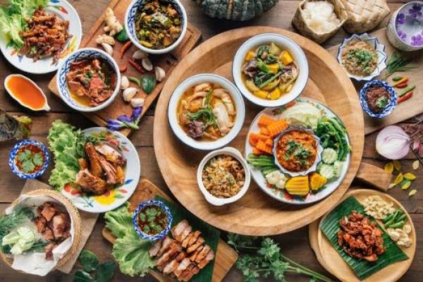 Cari Jajanan Enak, Unik, dan Murah? Cari di Traveloka Eats Aja
