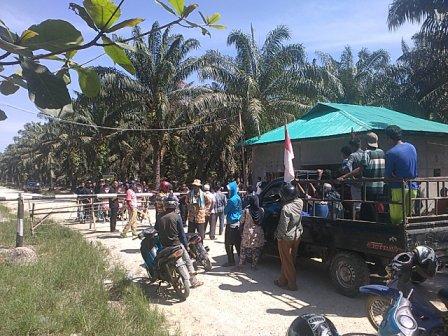 Tuntut Empat Permintaan ke PT SJI Coy, Demo Warga Ulak Patian Berujung Bentrok