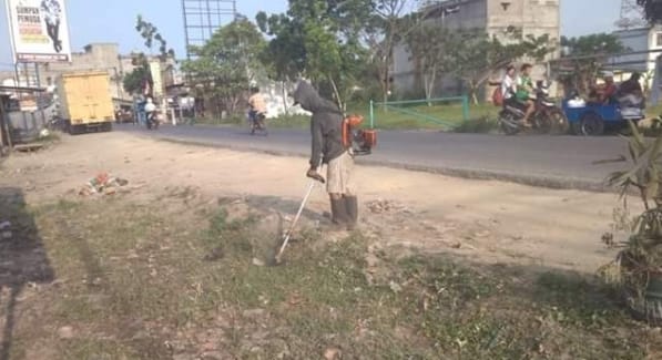 DLH dan Disperindag Labuhanbatu Berkolaborasi dalam Penanganan Kebersihan di Pekan Negeri Lama
