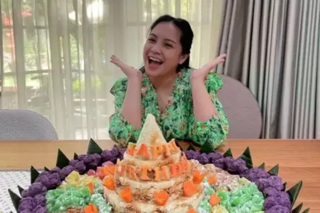 Ulang Tahun ke 34, Nagita Slavina Bagikan Uang Dollar pada Karyawan RANS