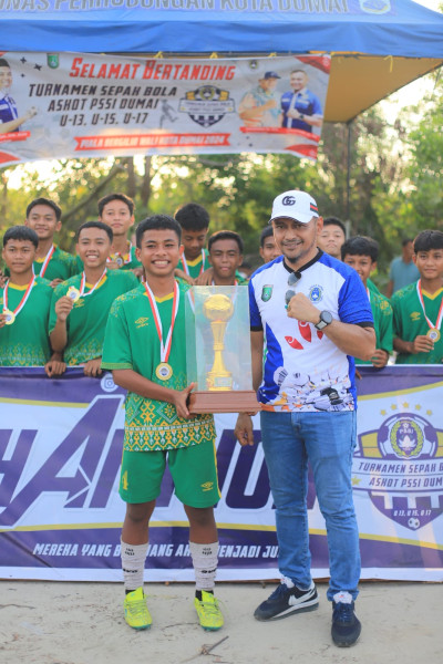 Kejuaraan ASKOT PSSI Dumai U-15 Berakhir, DAS FC Raih Piala Bergilir Walikota