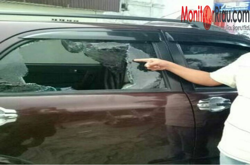 Hitungan Detik, Mobil Warga Duri Jadi Sasaran Maling Pecah Kaca