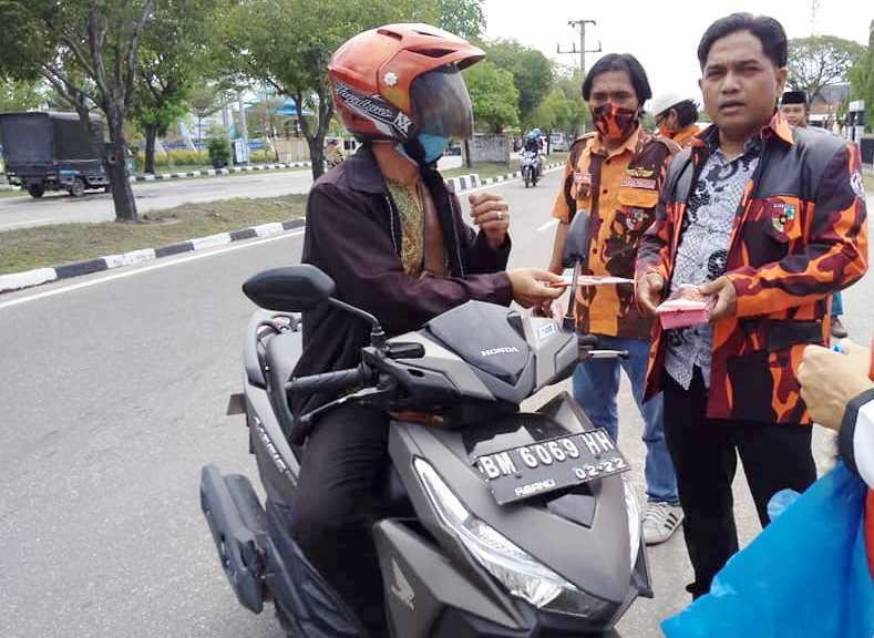 Bagikan 1000 Masker, PAC PP Dumai Timur Imbau Masyarakat Jaga Kesehatan