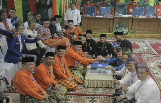 Pasangan Syamsuar-Edi Daftar ke KPU Riau