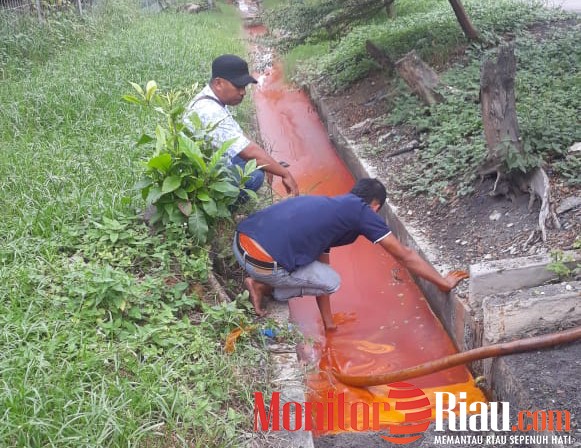Minyak PT Ivo Mas Tunggal Bulking Dumai Tumpah