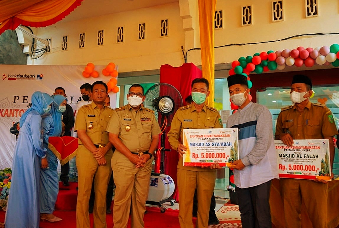Wagubri Didampingi Bupati Rohil Resmikan Kedai BRK Syariah di Kecamatan Kuba