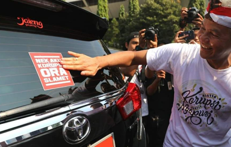 Mobil Dinas Pemprov Jateng Ditempeli Sticker: Nek Aku Korupsi, Aku Ora Slamet