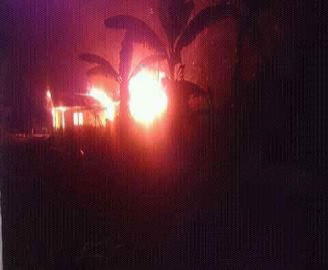Diduga Konsleting, 2 Unit Rumah di Inhil Ludes Terbakar