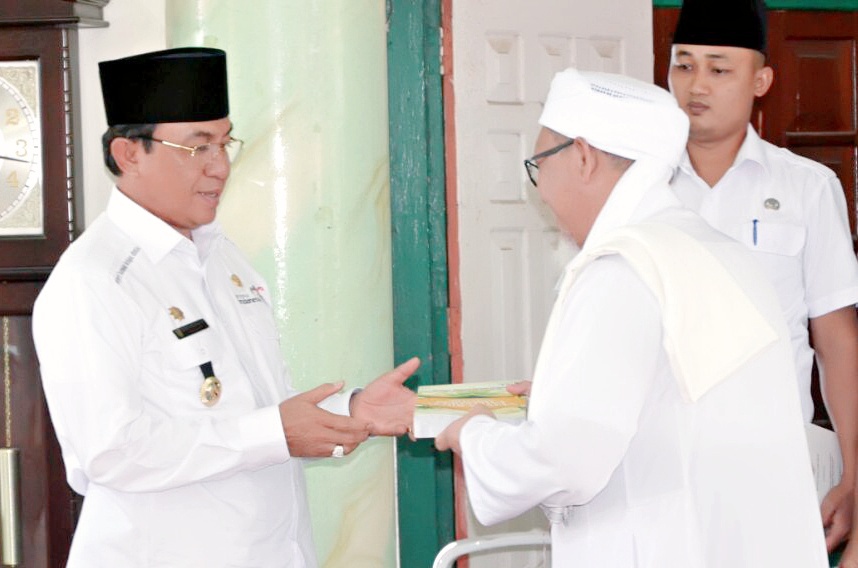Bupati Inhil Hadiri Pengajian Akbar Kitab Anwarul Bahiyyah di Mesjid Al-Islah