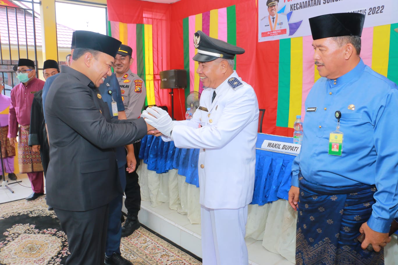 Wabup Husni Merza Lantik Tamrin Sebagai Pejabat Penghulu Kampung Adat Lubuk Jering