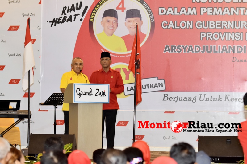 Ribuan Massa PDI-P Merahkan Hotel Grand Zuri Dumai