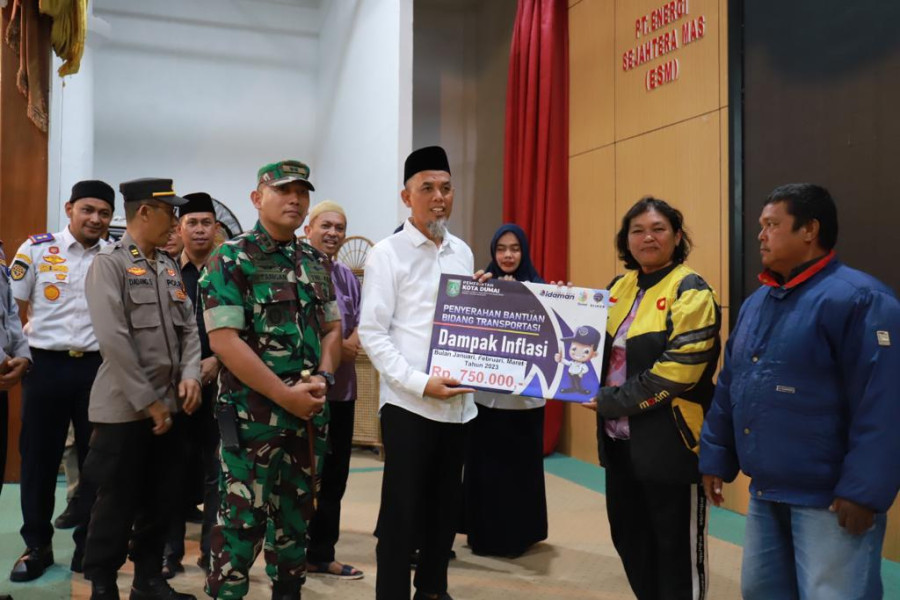 Dishub Kota Dumai Serahkan Bansos Dampak Inflasi di Bidang Transportasi kepada 375 Penerima