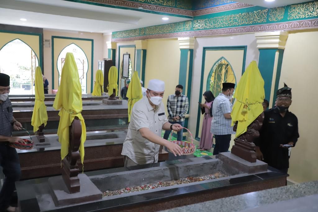 Kapolda Riau Ziarah Makam Marhum, Pendiri Kota Pekanbaru