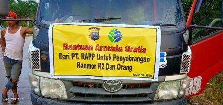 Banjir Jalintim KM 83, PT RAPP dan Ketua DPRD Pelalawan Sediakan Armada Penyebarangan Gratis