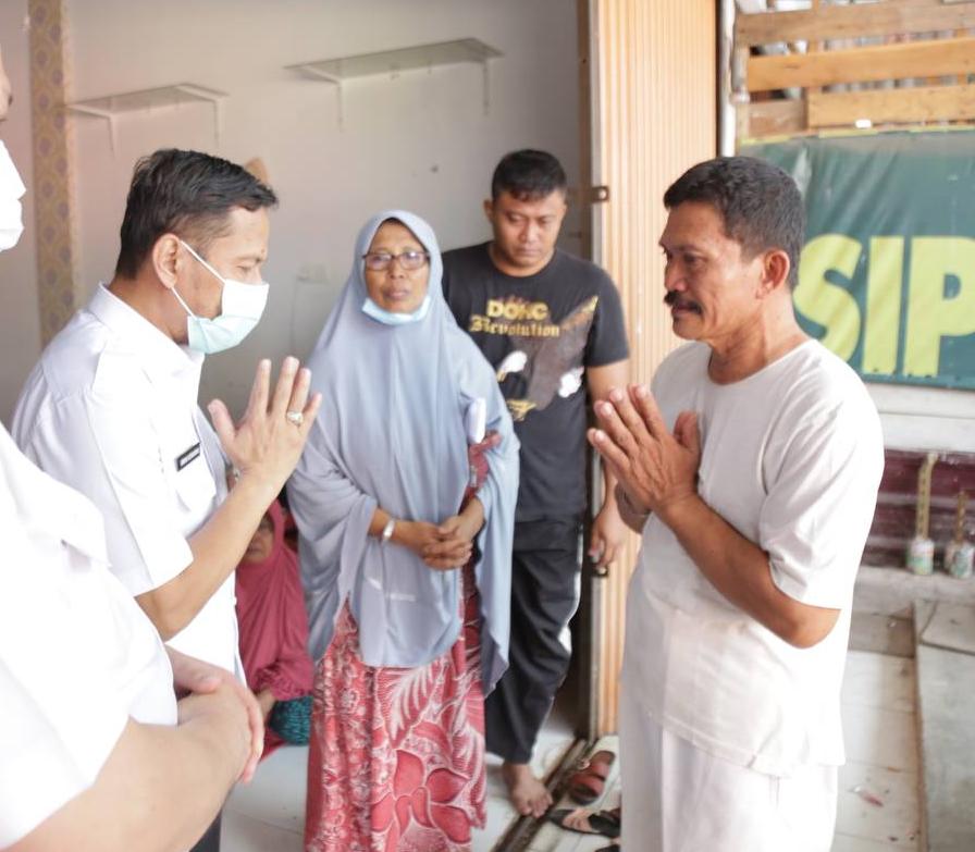 Gubri Berikan Santunan Keluarga Anggota TNI Yang Gugur di Poso