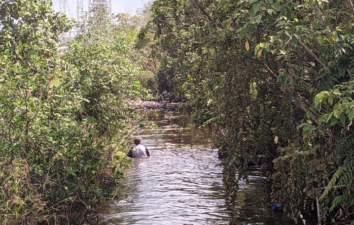 Diduga, PT SDO Membiarkan Saluran Parit PU Tersumbat