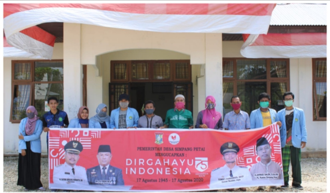 Sambut Hari Kemerdekaan RI ke-75, Mahasiswa Kukerta UNRI Bantu Persiapan Desa