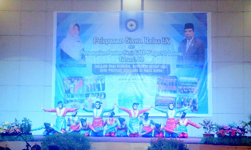 Zul AS Hadiri Pelepasan Siswa Kelas IX SMPN 2 Dumai