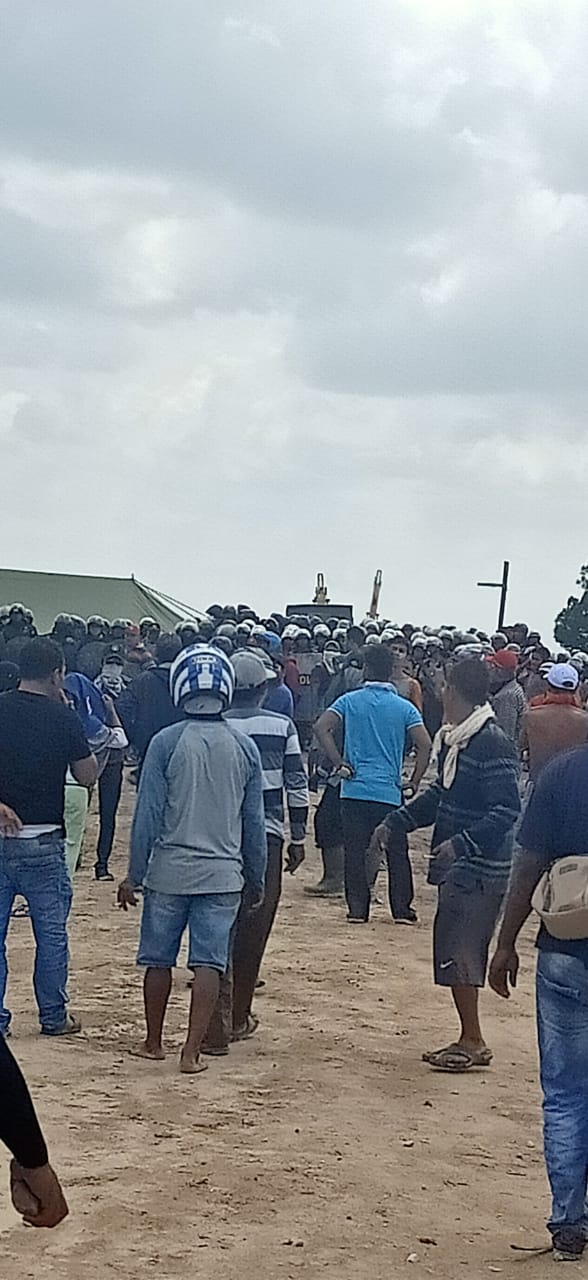 Petani Gondai Bentrok dengan Aparat 5 Warga Luka-Luka