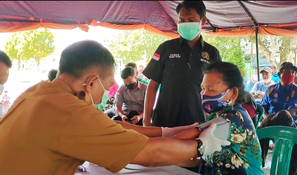 Ratusan Warga Rohul Datangi Kantor Koramil Rambah, Ternyata Ini Penyebabnya.