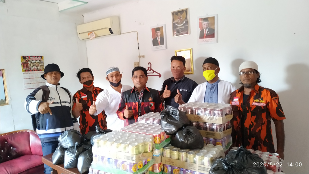 Ketua PAC PP Dumai Timur Ahmad Dahlan  Bagikan THR untuk Pengurus