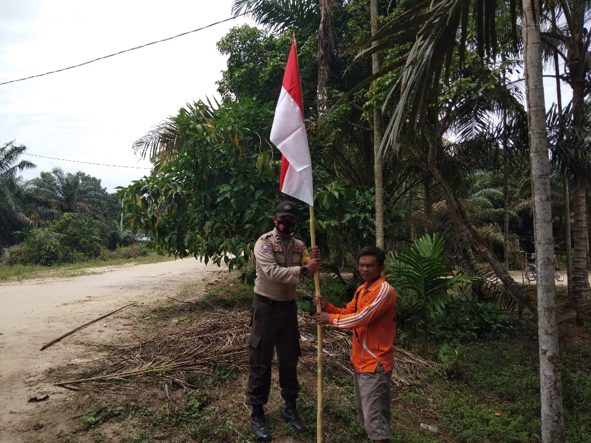Polres Dumai Melalui Polsek Jajaran Ajak Masyarakat Kibarkan Bendera Merah Putih