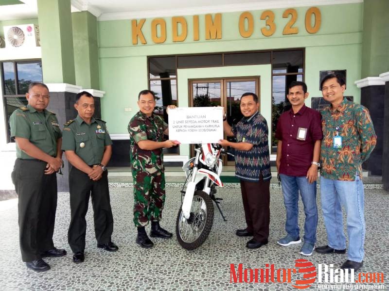 Dandim 0320/Dumai Terima Bantuan Dua Motor Trail dari Pertamina RU II
