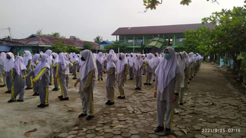 MTsN 2 Inhil Gelar Senam dengan Tetap Mematuhi Protokol Kesehatan