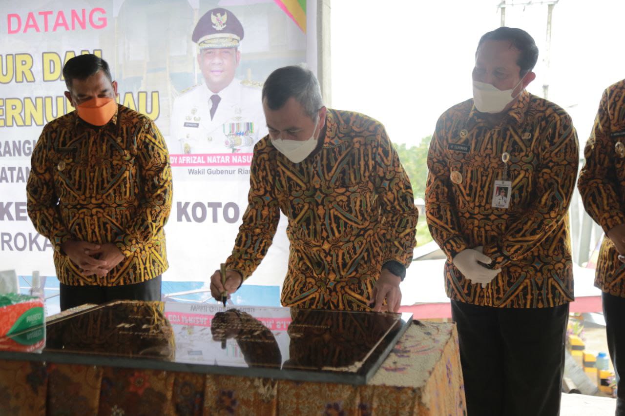 Gubri dan Wagubri Resmikan Jembatan Sei Siasam