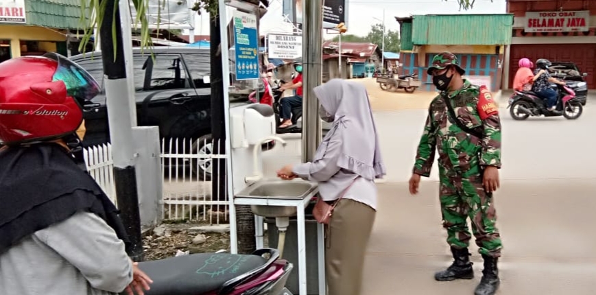 Babinsa Dumai Kota Sosialisasi Mengenai Prokes ke Masyarakat