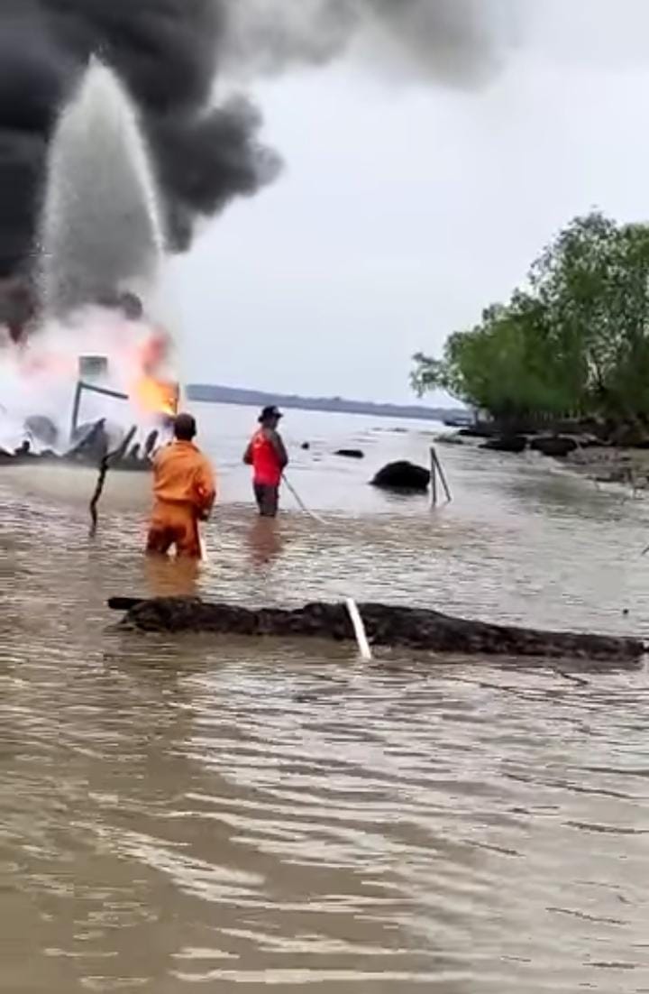 Ponton Seberang Tembilahan Terbakar