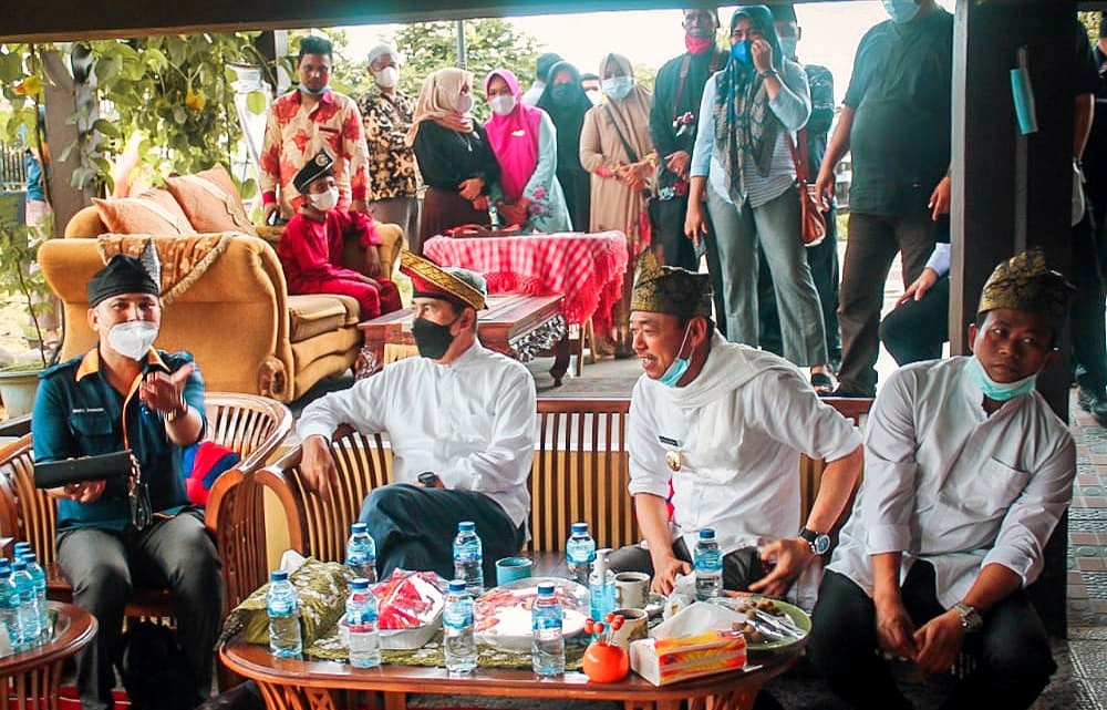 Gubri Syamsuar Bersama Bupati Rohil Afrizal Sintong Sambangi IKM Rumah Tamadun Sudarno Mahyudin