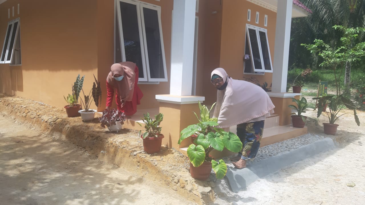 Satgas TMMD Kodim 0321/Rohil Wujudkan Rumah Impian Nek Siti dan Dede Anggraini