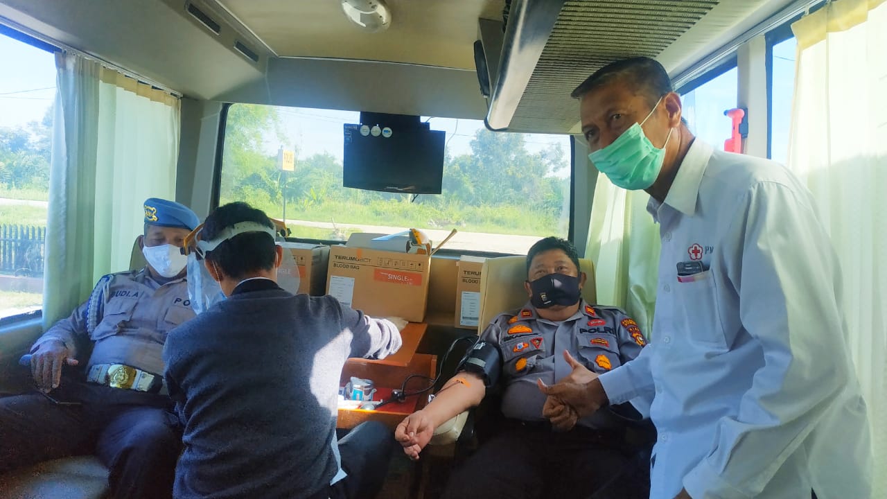 Polsek Sungai Sembilan Gelar Baksos Donor Darah Sambut Hari Bhayangkara Ke - 74