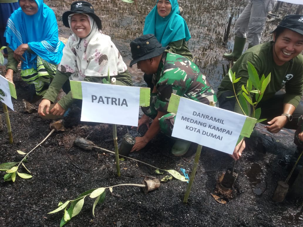 Kodim 0320/Dumai Melalui Danramil 04/PWK Hadiri Penanaman Pohon Mangrove
