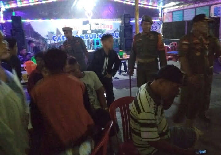 Satpol PP Amankan Belasan Orang Dalam Razia Pekat