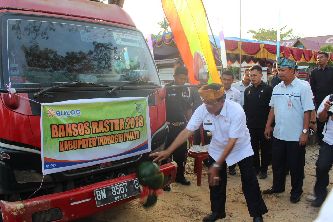 Bupati Inhil Lounching Penyerahan dan Sosialisasi Bansos Rastral Rakyat Miskin