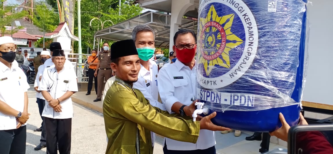 Alumni APDN / STPDN Rohil Bagikan 600 paket Sembako, APD dan Alat Cuci Tangan