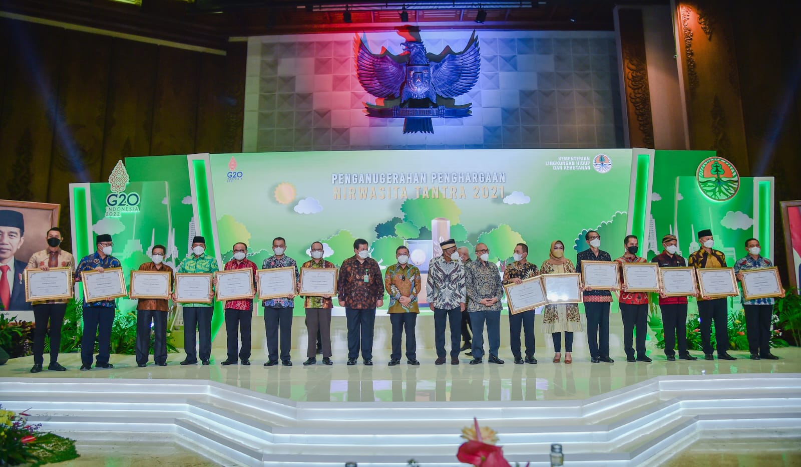 10 Penerima Kalpataru dan 42 Pemimpin Daerah Menerima Penghargaan Nirwasita Tantra dari KLHK