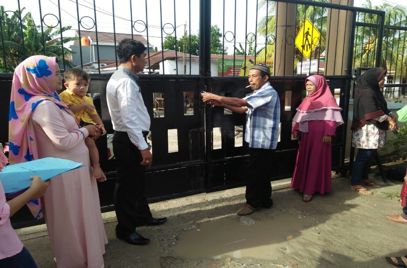 Tak Akomodir Anak Lingkungan, Warga kembali Gembok Pintu Pagar SMAN 3 Mandau