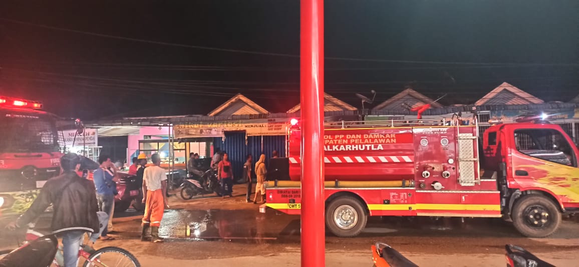 Kerja Cepat Damkar, 6 Unit Ruko Selamat