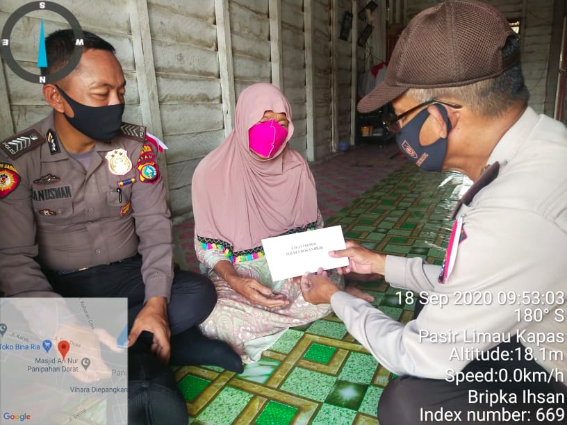 Polsek Palika Salurkan Paket Sembako Dan Zakat Profesi Di Jumat Barokah