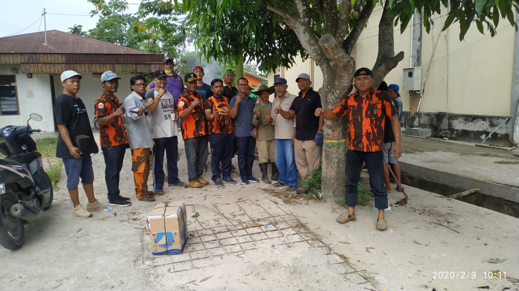 Camat Dumai Timur, Lurah Jaya Mukti dan PAC PP Dumai Timur Goro Bersama Masyarakat