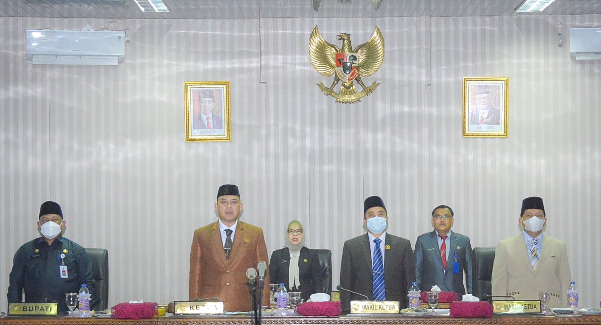 Bupati Kampar Saksikan Pengambilan Sumpah PAW Anggota DPRD Kabupaten Kampar Edi Afrison