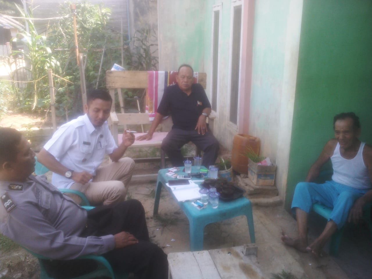 Bupati Labuhanbatu Beri Bantuan Kepada Lansia di Kelurahan Bakaran Batu