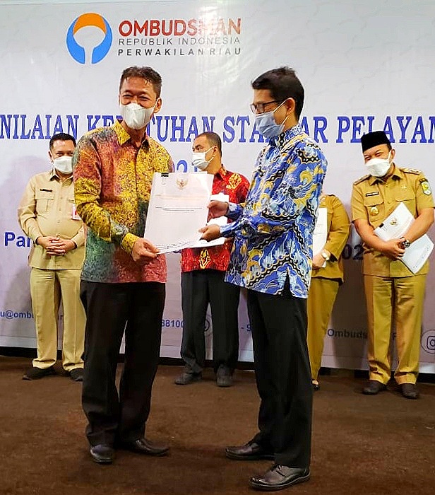 Bupati Rohil Afrizal Sintong Hadiri Penilaian Kepatuhan Standar Pelayanan Publik