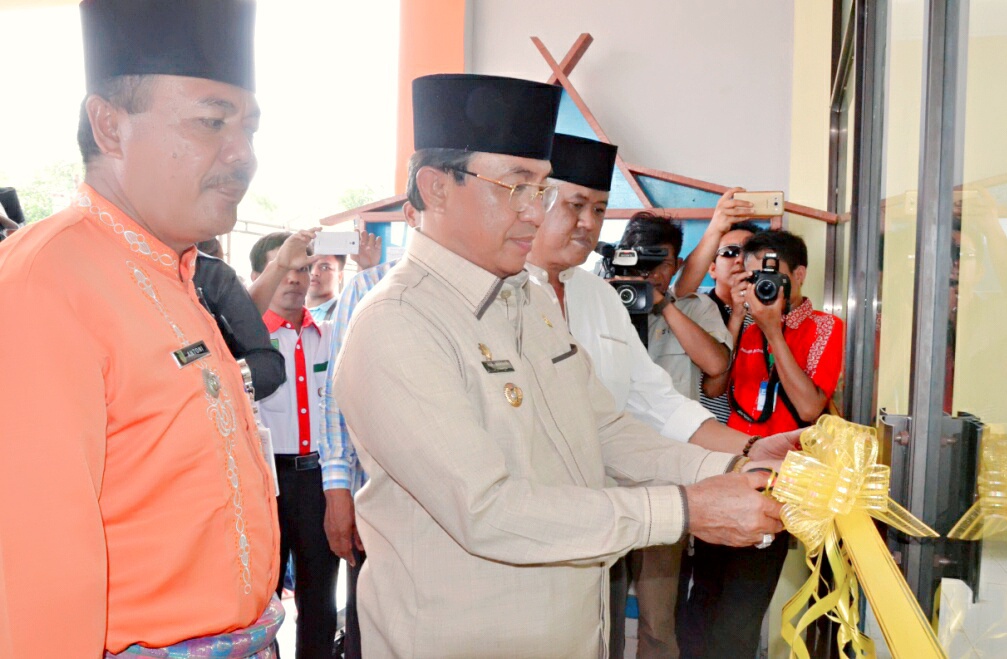 Bupati Inhil Resmikan Beberapa Bangunan di Kecamatan Concong
