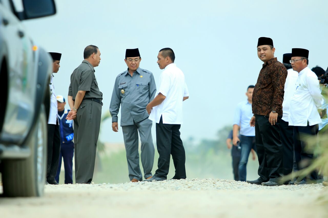 Bupati Wardan Tinjau Ruas Jalan Kotabaru-Pulau Kijang dan Selensen-Sungai Ara